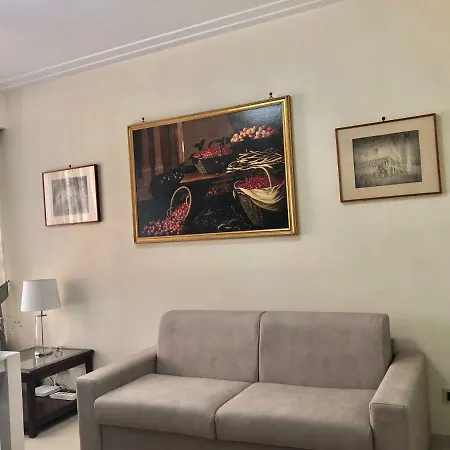 Visconti Apartment. Roma
