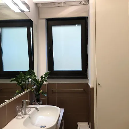 Visconti Apartment. Appartamento Roma